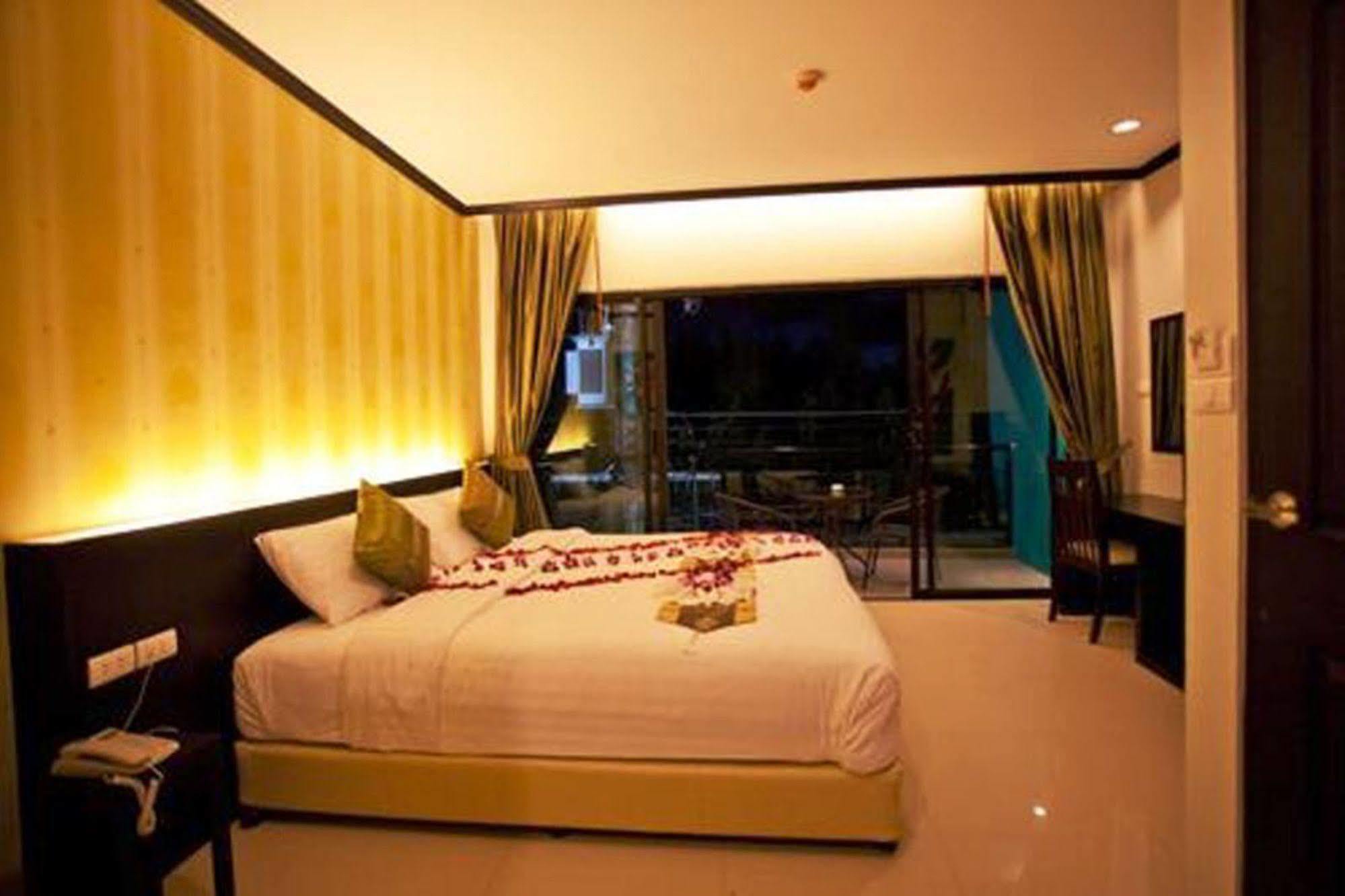 Kata Green Beach Hotel מראה חיצוני תמונה