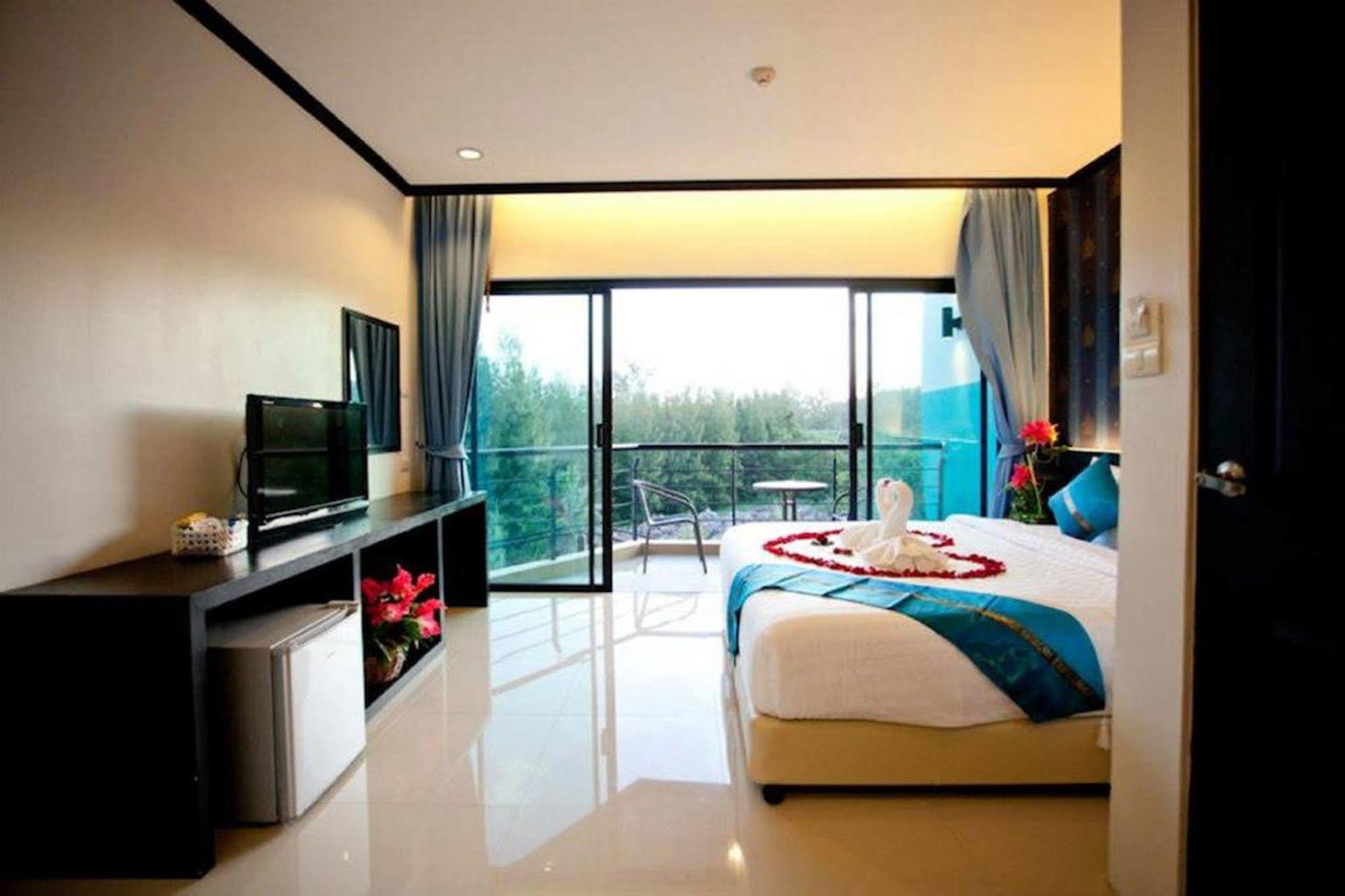 Kata Green Beach Hotel מראה חיצוני תמונה